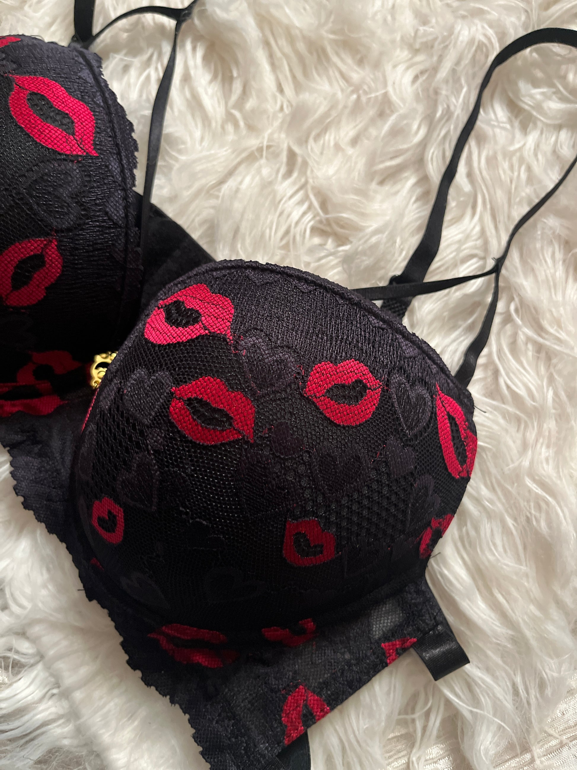 Trendy Kiss Print Bra & Panty Set – Stylish, Fun & Comfortable