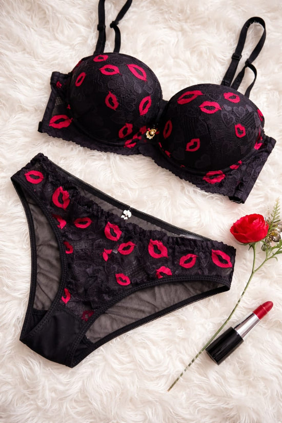 Trendy Kiss Print Bra & Panty Set – Stylish, Fun & Comfortable